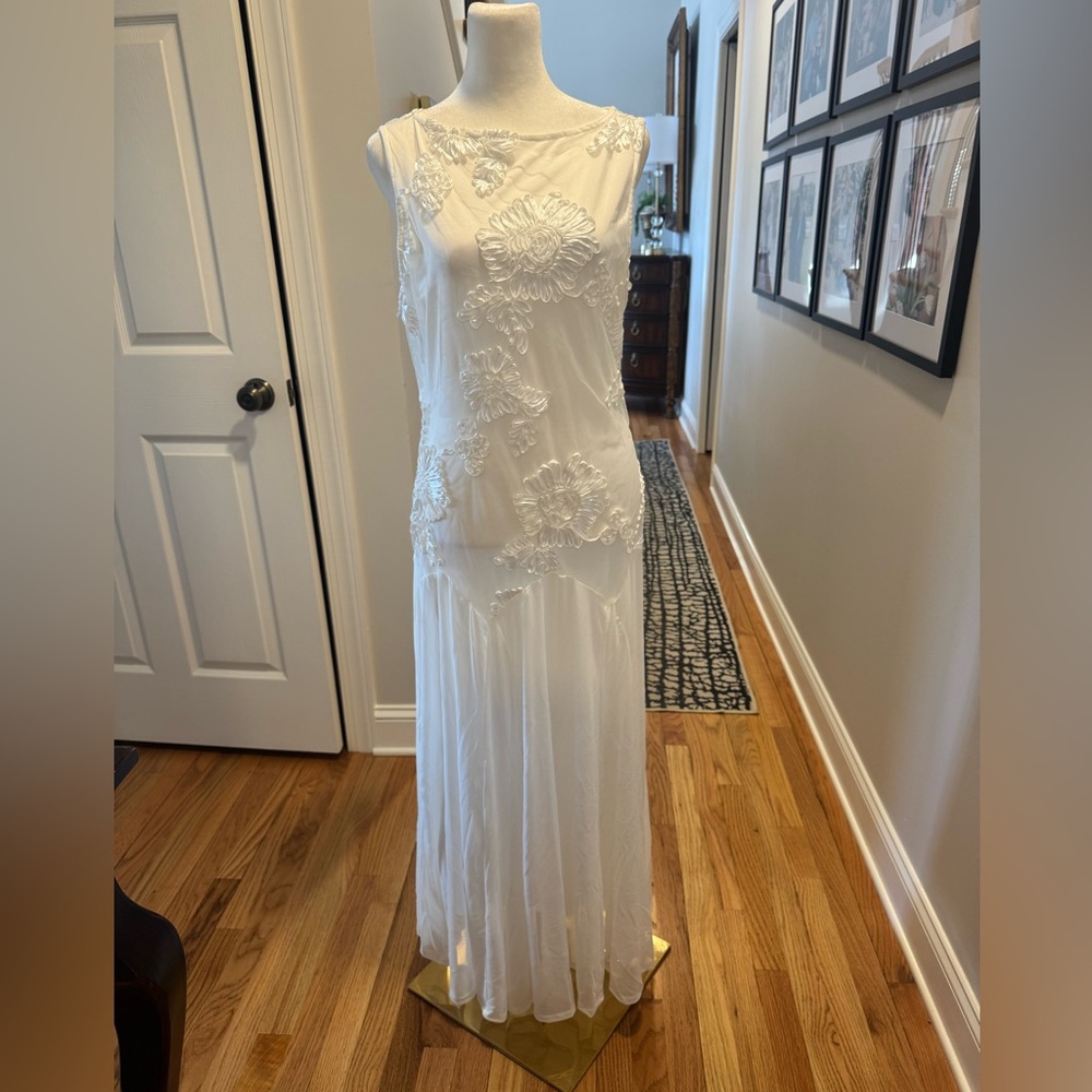 Elegant White Floral Flowy Maxi Dress